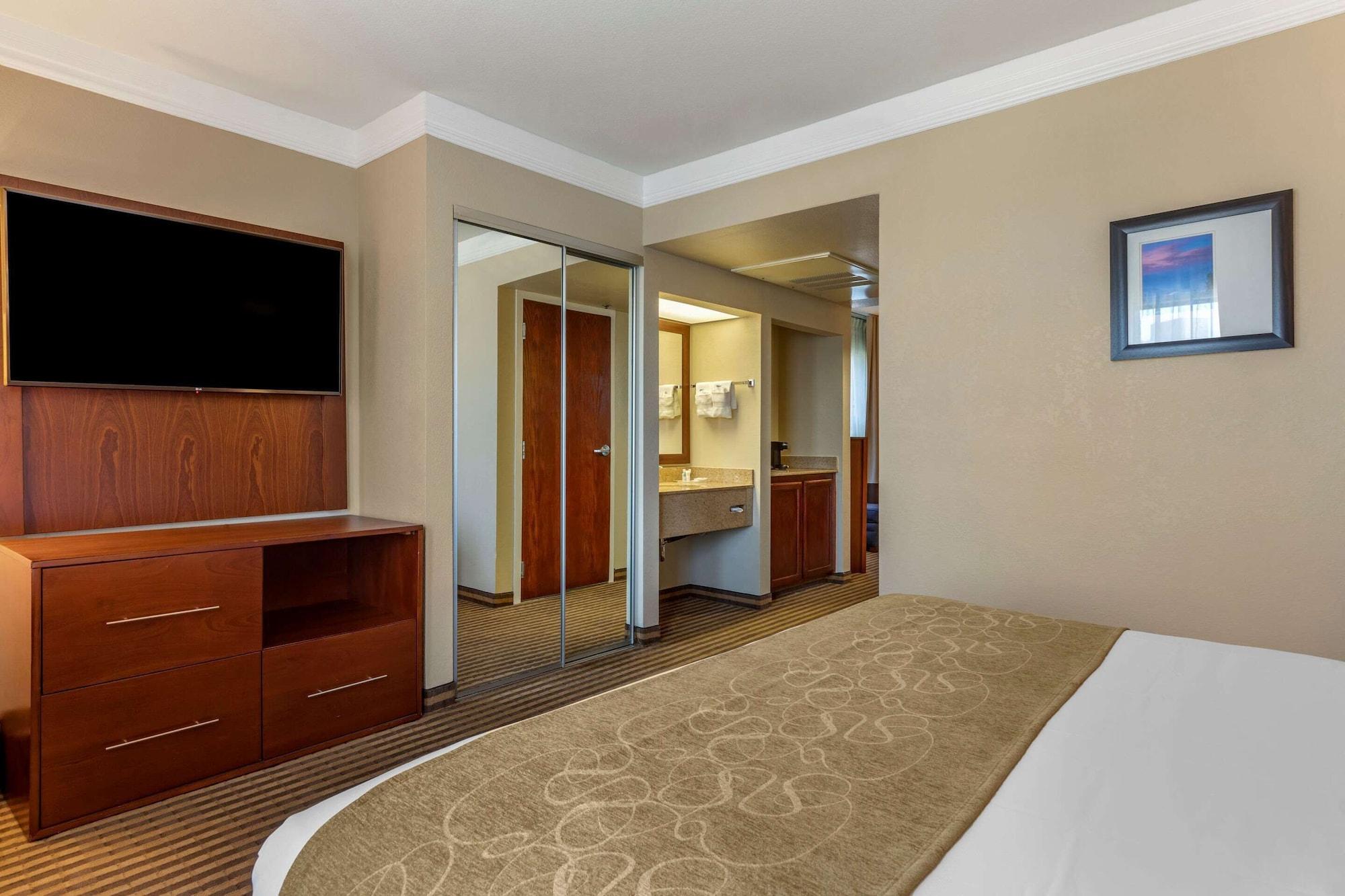 Comfort Suites Visalia - Convention Center Dış mekan fotoğraf