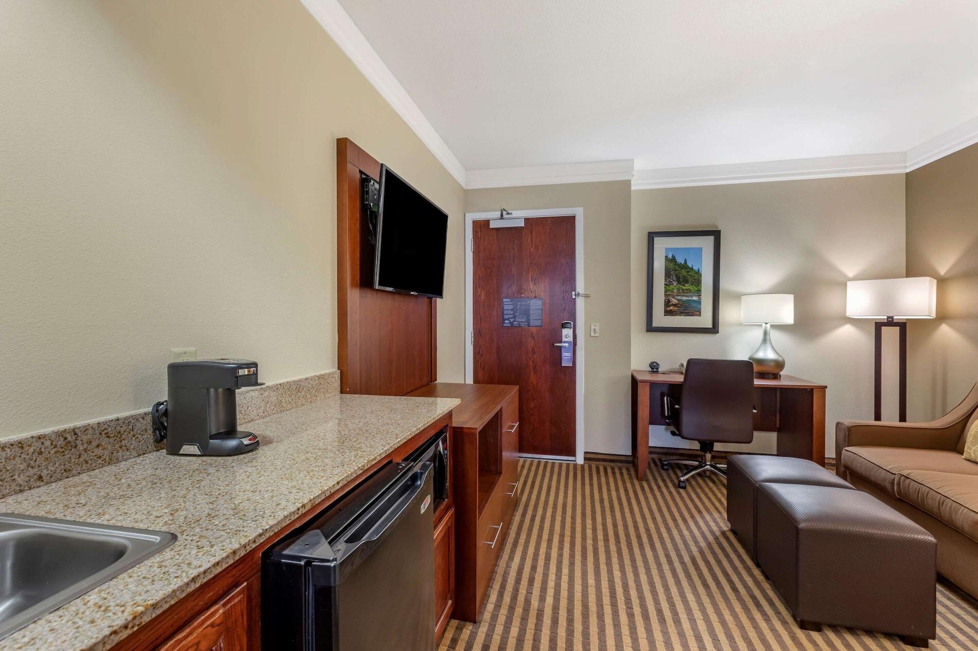 Comfort Suites Visalia - Convention Center Dış mekan fotoğraf